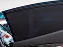 オプションの電動リアサンシェード装備