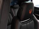 ヘッドレストトライデントロゴが内装の印象を更に引き締めます。