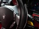 スポーツ　ＭＣオートシフト　右ハンドル　カーボンファイバーインテリアパネル　２０インチＭＣマットグラファイトリム　メタリックペイント（ネロ・カーボニオ）レッドブレーキキャリパー　ヘッドレストトライデントステッチ　ＡＵＸコネクター（30枚目）