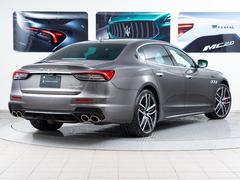 Ｑｕａｔｔｒｏｐｏｒｔｅ　モデナ　４３０馬力（カタログ値）純正ＯＰ総額：￥１，００５，０００　サンルーフ　２１アトランテホイール　全周囲カメラ　レッドブレーキキャリパー　置くだけ充電 4