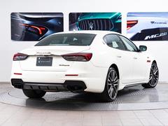 Ｑｕａｔｔｒｏｐｏｒｔｅ　Ｔｒｏｆｅｏ　５８０馬力（カタログ値）純正ＯＰ総額：１，９３０，０００トリプルコートペイント・Ｂｏｗｅｒｓ＆Ｗｉｌｋｉｎｓプレミアムサウンド・パワーサンルーフ 4