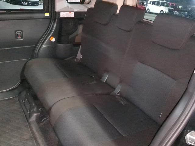 【車内清掃】お客様に気持ちよく見て頂けるよう展示車両は常に綺麗に仕上げております！