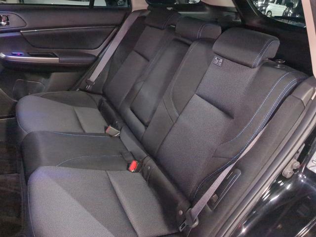 【車内清掃】お客様に気持ちよく見て頂けるよう展示車両は常に綺麗に仕上げております！