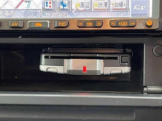 【ＥＴＣ車載器】を装備しておりますので、ご納車直後からの遠距離ドライブも可能です。土日の利用料金の割引や、朝夕の通行料金を割引料金にて高速道路をご利用いただけます。