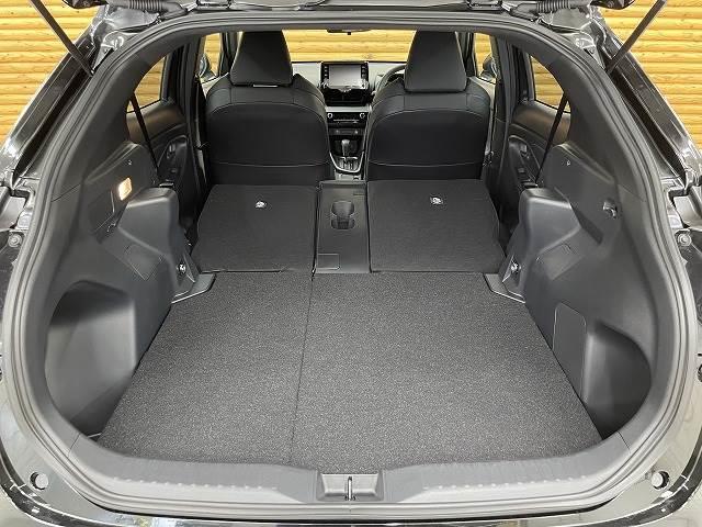 ハイブリッド GRスポーツ 登録済未使用車 8型ディスプレイ 全周囲カメラ ブラインドスポットモニター 18インチAW 専用スポーティシート レーダークルコン プリクラッシュセーフティ LEDヘッドライト 電動パワーステアリング(13枚目)