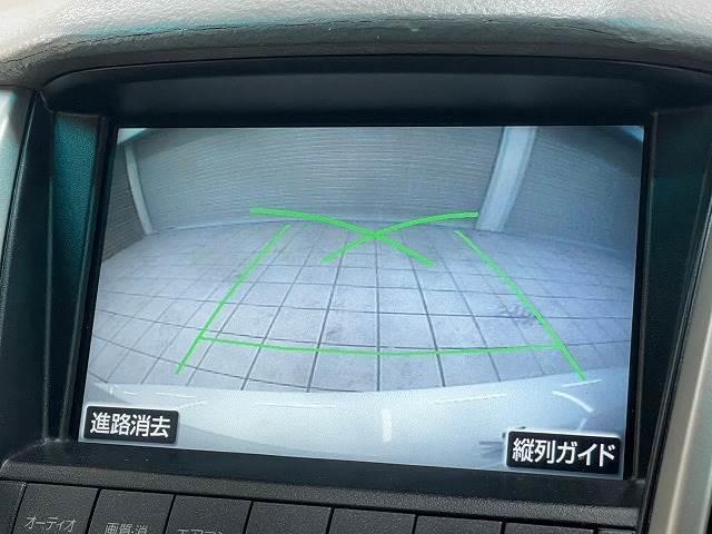 【カラーバックモニター】を装備しております。リアの映像がカラーで映し出されますので日々の駐車も安心安全です。