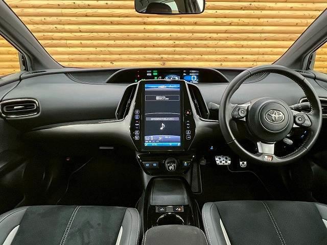 プリウスＰＨＶ Ｓナビパッケージ・ＧＲスポーツ　純正ナビ　バックカメラ　レーダークルーズコントロール　シートヒーター　オートライト　スマートキー　オートマチックハイビーム　ＥＴＣ　レーンディパーチャーアラート（2枚目）