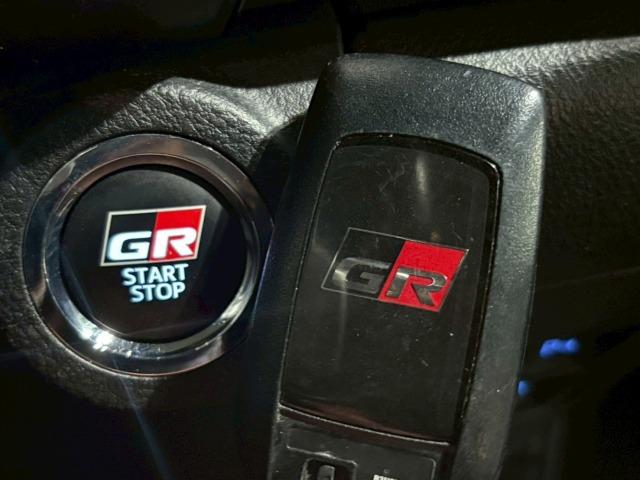 ハイラックス Ｚ　ＧＲスポーツ　全方位カメラ／トノカバー／純正ナビ／クリアランスソナー／レーダークルーズコントロール／パドルシフト／ダウンヒルアシスト／センターデフロック／スマートキー／純正１８インチアルミホイール／横滑り防止（76枚目）