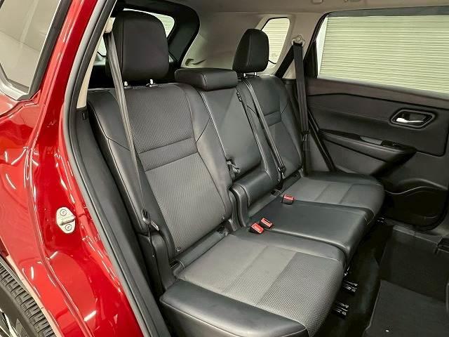 エクストレイル X e-4ORCE エクストリーマーX 1オナ/全周囲/12.3型ナビ/プロパイロット/シートH/シートメモリ/デジタルインナーミラー/キャリア/電動リアゲート/ブラインドスポットモニター/コーナーセンサー/スマートキー/プッシュスタート/(9枚目)