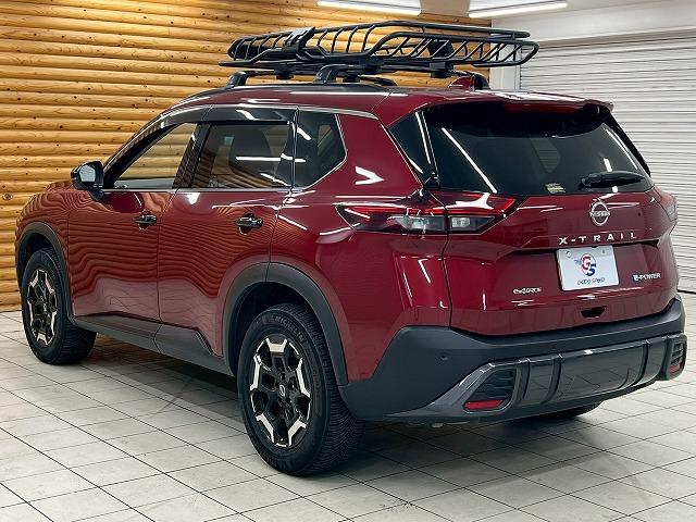 エクストレイル X e-4ORCE エクストリーマーX 1オナ/全周囲/12.3型ナビ/プロパイロット/シートH/シートメモリ/デジタルインナーミラー/キャリア/電動リアゲート/ブラインドスポットモニター/コーナーセンサー/スマートキー/プッシュスタート/(27枚目)