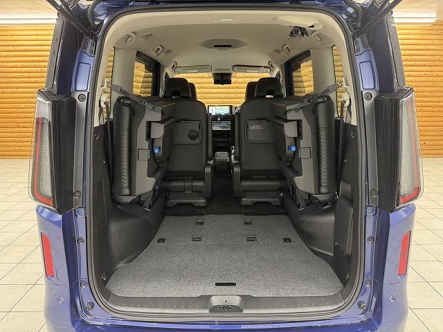 セレナ e-パワー オーテック 12.3型コネクト/プロパイロット/全周囲/両側電動パワスラ/シートヒーター/ステアリングヒーター/ワイヤレス充電/ブラインドスポットモニター/デジタルインナーミラー/ステアリングリモコン/ETC(35枚目)