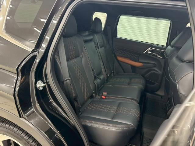 アウトランダーPHEV P BOSE/ワンオーナー/アップルカープレイ/レーダークルーズコントロール/パワーバックドア/クリアランスソナー/シートヒーター/ヘッドアップディスプレイ/ブラインドスポットモニター/全方位カメラ/(10枚目)