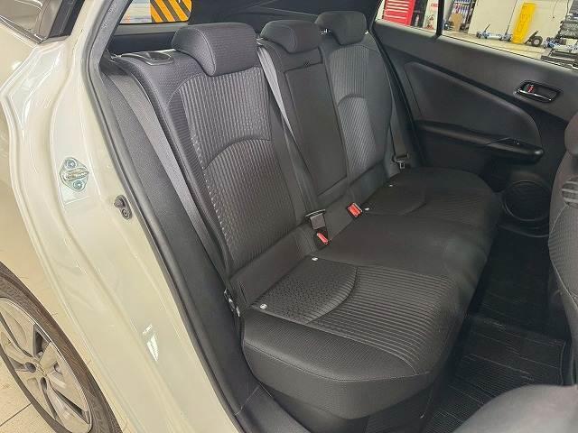 プリウス Ａ　１オーナー／純正９型ナビ／追従クルーズ／ＬＥＤヘッドライト／ヘッドアップディスプレイ／Ｂｌｕｅｔｏｏｔｈ接続／フルセグＴＶ／パーキングアシスト／ブラインドスポットモニター／ＥＴＣ／プッシュスタート（9枚目）