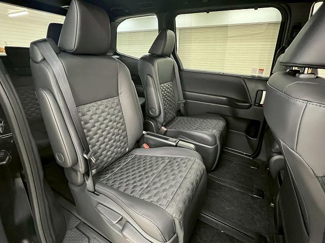 ヴォクシー S-Z 快適利便PKG/10.5型DA/CDDVD/追従クルコン/両側電動パワスラ/電動リアゲート/ETC/コーナーセンサー/シートヒーター/ステアリングリモコン/横滑り防止装置/電動パーキングブレーキ(41枚目)