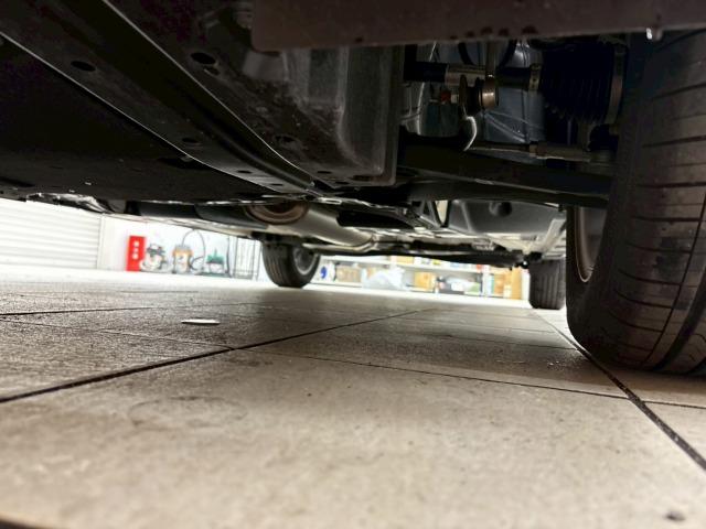 フロンクス ベースグレード 全周囲/9型ナビ/BSM/追従クルコン/クリアランスソナー/レーンキープアシスト/スマートキー/プッシュスタート/パドルシフト/衝突軽減ブレーキ/オートライト/ワイヤレス充電/純正16インチアルミ(37枚目)