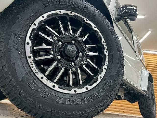 【ＲＡＹＳ１６インチホイール】を装備しております。バランスのとれたアルミで高速走行も安定性が高くなっております。