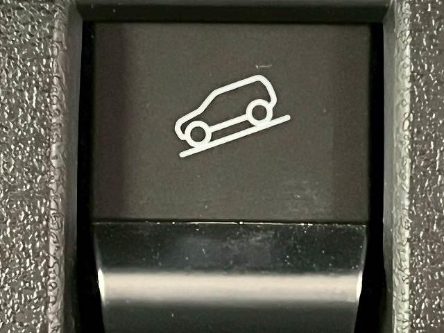 【ダウンヒルアシストコントロール】スイッチひとつで降坂時の車速を低車速にキープ。安定走行をサポートすることで急な下り坂で