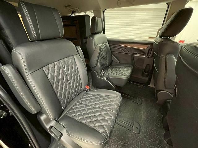 デリカＤ：５ Ｐ　黒革／７人乗り／１０．１型／電動ステップ／全周囲／電動リアゲート／パワーシート／ブラインドスポットモニター／シートヒーター／ステアリングヒーター／ＥＴＣ／追従クルコン／パドルシフト／両側電動パワスラ（9枚目）