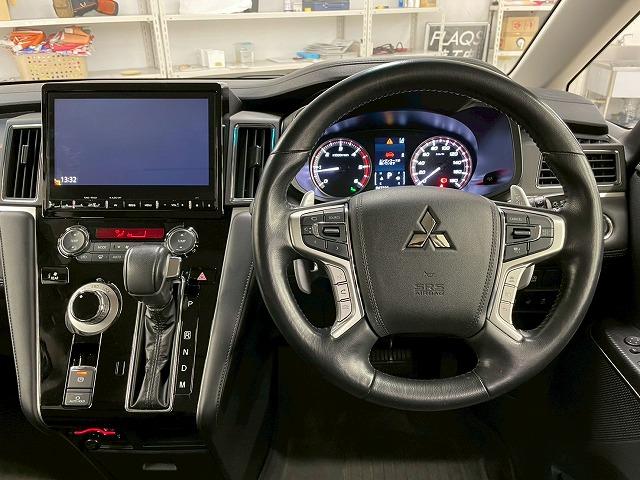 デリカＤ：５ Ｐ　黒革／７人乗り／１０．１型／電動ステップ／全周囲／電動リアゲート／パワーシート／ブラインドスポットモニター／シートヒーター／ステアリングヒーター／ＥＴＣ／追従クルコン／パドルシフト／両側電動パワスラ（42枚目）