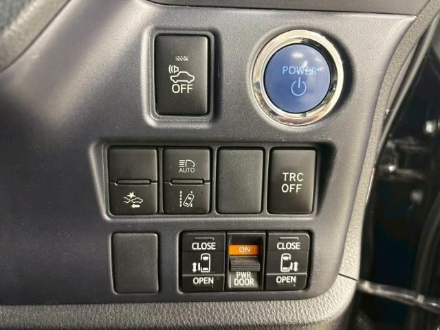 ノア ハイブリッドSi 純正ナビ/フリップダウン/両側電動パワスラ/フルセグ/ETC/バックカメラ/ステアリングリモコン/レーンキープアシスタンス/スマートキー/プッシュスタート/オートライト/フロントフォグランプ(7枚目)