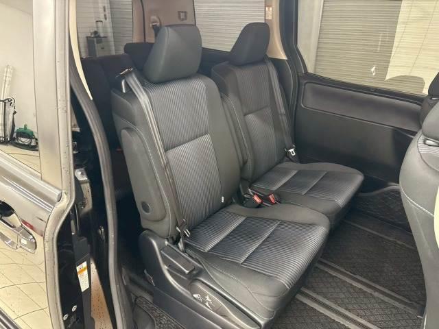 ノア ハイブリッドSi 純正ナビ/フリップダウン/両側電動パワスラ/フルセグ/ETC/バックカメラ/ステアリングリモコン/レーンキープアシスタンス/スマートキー/プッシュスタート/オートライト/フロントフォグランプ(10枚目)