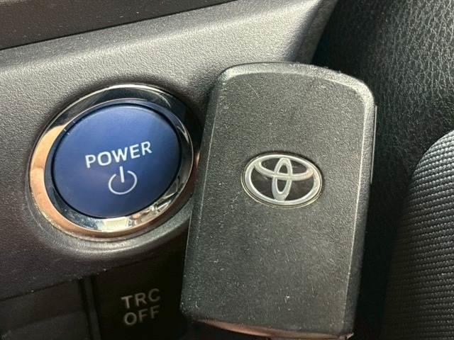 ノア ハイブリッドSi 純正ナビ/フリップダウン/両側電動パワスラ/フルセグ/ETC/バックカメラ/ステアリングリモコン/レーンキープアシスタンス/スマートキー/プッシュスタート/オートライト/フロントフォグランプ(13枚目)