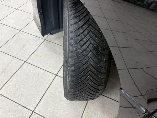 ノア ハイブリッドSi 純正ナビ/フリップダウン/両側電動パワスラ/フルセグ/ETC/バックカメラ/ステアリングリモコン/レーンキープアシスタンス/スマートキー/プッシュスタート/オートライト/フロントフォグランプ(23枚目)