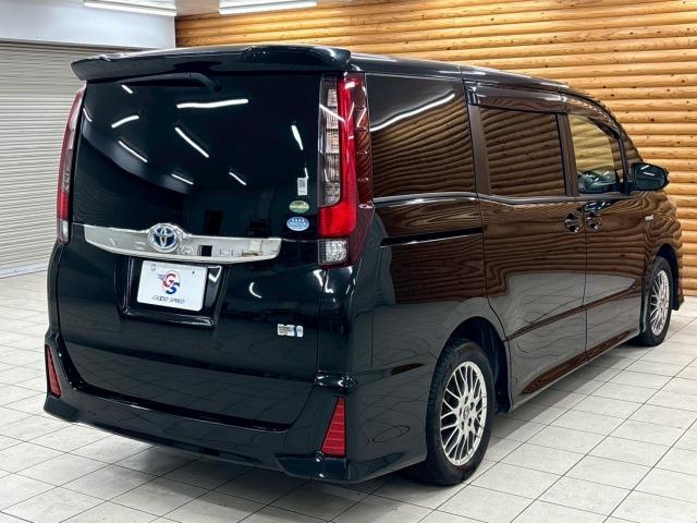 ノア ハイブリッドSi 純正ナビ/フリップダウン/両側電動パワスラ/フルセグ/ETC/バックカメラ/ステアリングリモコン/レーンキープアシスタンス/スマートキー/プッシュスタート/オートライト/フロントフォグランプ(29枚目)