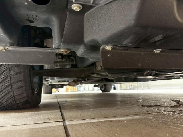 ノア ハイブリッドSi 純正ナビ/フリップダウン/両側電動パワスラ/フルセグ/ETC/バックカメラ/ステアリングリモコン/レーンキープアシスタンス/スマートキー/プッシュスタート/オートライト/フロントフォグランプ(32枚目)