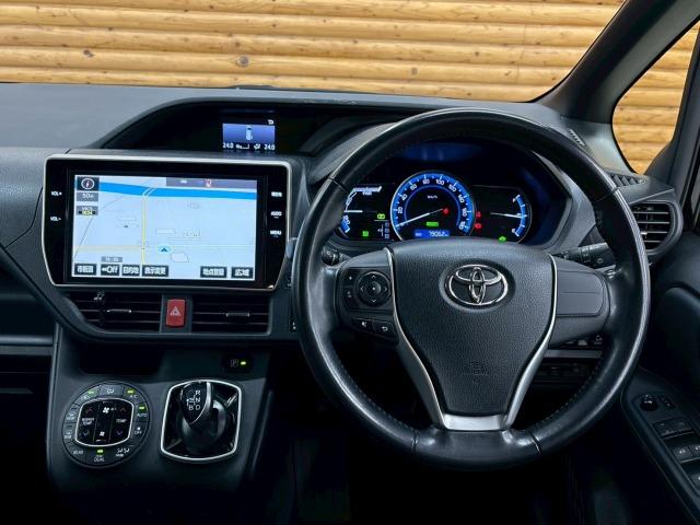 ノア ハイブリッドSi 純正ナビ/フリップダウン/両側電動パワスラ/フルセグ/ETC/バックカメラ/ステアリングリモコン/レーンキープアシスタンス/スマートキー/プッシュスタート/オートライト/フロントフォグランプ(42枚目)