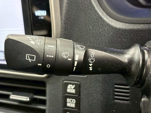 ノア ハイブリッドSi 純正ナビ/フリップダウン/両側電動パワスラ/フルセグ/ETC/バックカメラ/ステアリングリモコン/レーンキープアシスタンス/スマートキー/プッシュスタート/オートライト/フロントフォグランプ(46枚目)