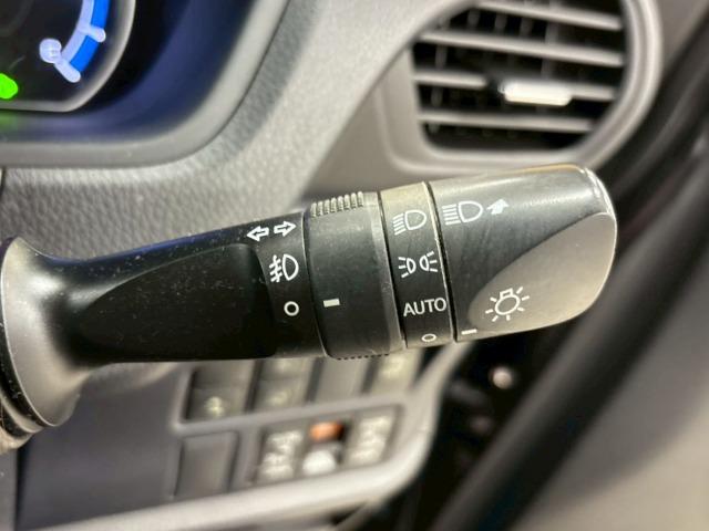 ノア ハイブリッドSi 純正ナビ/フリップダウン/両側電動パワスラ/フルセグ/ETC/バックカメラ/ステアリングリモコン/レーンキープアシスタンス/スマートキー/プッシュスタート/オートライト/フロントフォグランプ(47枚目)