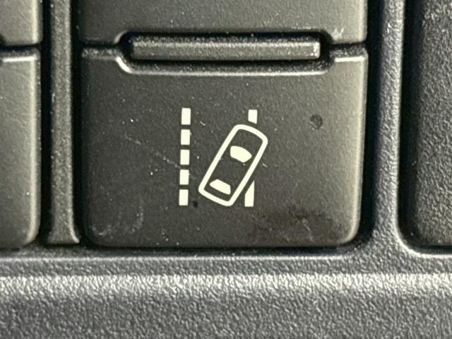 ノア ハイブリッドSi 純正ナビ/フリップダウン/両側電動パワスラ/フルセグ/ETC/バックカメラ/ステアリングリモコン/レーンキープアシスタンス/スマートキー/プッシュスタート/オートライト/フロントフォグランプ(58枚目)