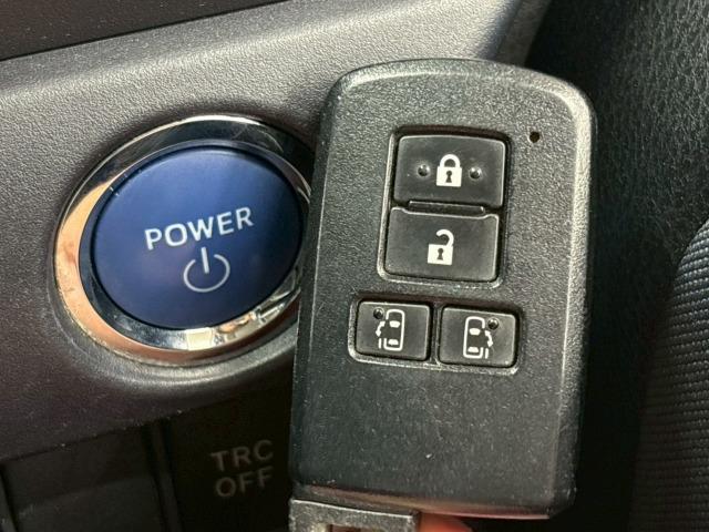 ノア ハイブリッドSi 純正ナビ/フリップダウン/両側電動パワスラ/フルセグ/ETC/バックカメラ/ステアリングリモコン/レーンキープアシスタンス/スマートキー/プッシュスタート/オートライト/フロントフォグランプ(65枚目)