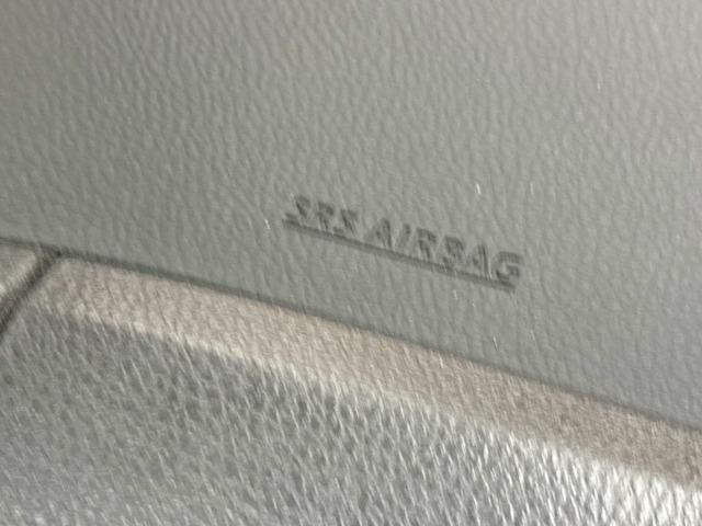 ノア ハイブリッドSi 純正ナビ/フリップダウン/両側電動パワスラ/フルセグ/ETC/バックカメラ/ステアリングリモコン/レーンキープアシスタンス/スマートキー/プッシュスタート/オートライト/フロントフォグランプ(70枚目)