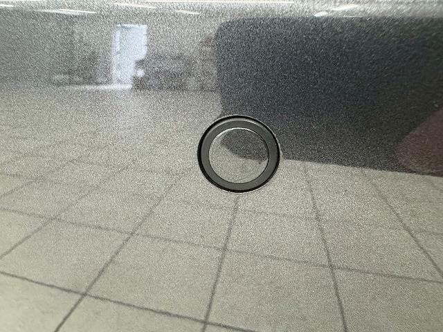 【コーナーセンサー】障害物との接近や距離を音やディスプレイ等で警告します。不慣れな駐車や安全を守ります。