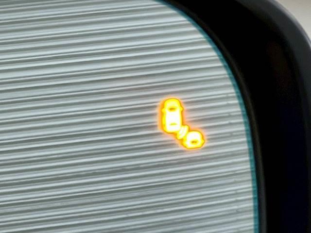 ブラインドスポットモニター装備。車線変更をしようとした時に車両があれば警報を鳴らしてくれます。