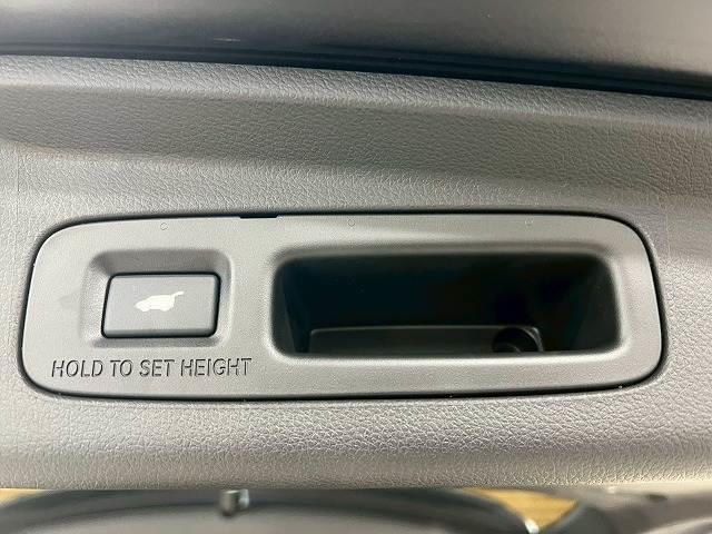 ボタン一つでリアゲートの開閉が可能な「パワーバックドア」を装備しています。