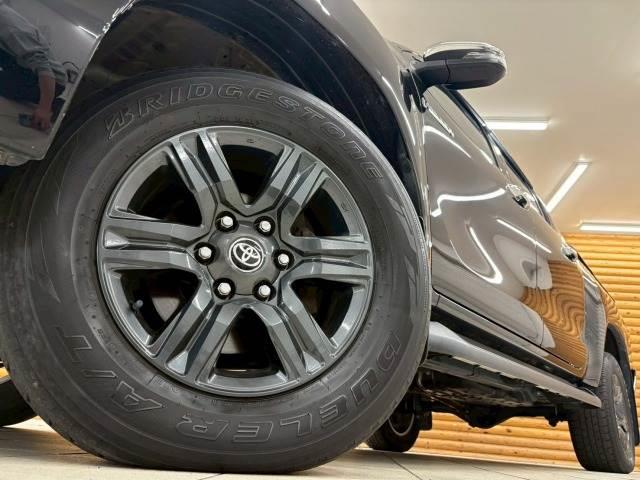 【純正１７インチホイール】を装備しております。バランスのとれたアルミで高速走行も安定性が高くなっております。