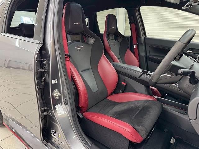 オーラ ニスモ　レカロシート／コネクトナビ／プロパイロット／ワイヤレス充電／コーナーセンサー／ブラインドスポットモニター／スマートキー／プッシュスタート／ＡｐｐｌｅＣａｒＰｌａｙ／パーキングアシスト／オートホールド（8枚目）