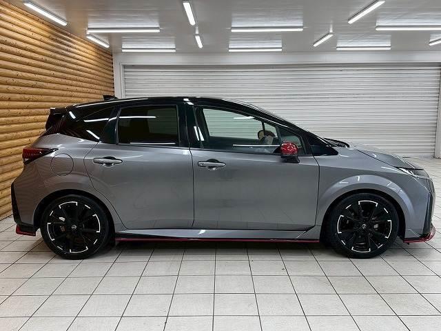 オーラ ニスモ　レカロシート／コネクトナビ／プロパイロット／ワイヤレス充電／コーナーセンサー／ブラインドスポットモニター／スマートキー／プッシュスタート／ＡｐｐｌｅＣａｒＰｌａｙ／パーキングアシスト／オートホールド（18枚目）