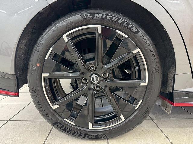 オーラ ニスモ　レカロシート／コネクトナビ／プロパイロット／ワイヤレス充電／コーナーセンサー／ブラインドスポットモニター／スマートキー／プッシュスタート／ＡｐｐｌｅＣａｒＰｌａｙ／パーキングアシスト／オートホールド（26枚目）