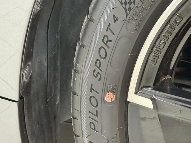 オーラ ニスモ　レカロシート／コネクトナビ／プロパイロット／ワイヤレス充電／コーナーセンサー／ブラインドスポットモニター／スマートキー／プッシュスタート／ＡｐｐｌｅＣａｒＰｌａｙ／パーキングアシスト／オートホールド（29枚目）