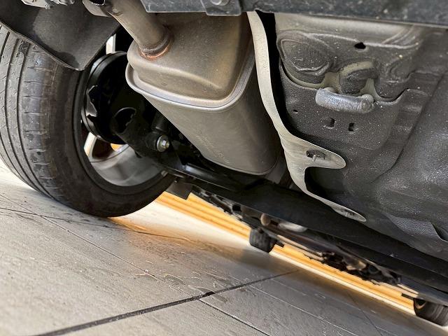 オーラ ニスモ　レカロシート／コネクトナビ／プロパイロット／ワイヤレス充電／コーナーセンサー／ブラインドスポットモニター／スマートキー／プッシュスタート／ＡｐｐｌｅＣａｒＰｌａｙ／パーキングアシスト／オートホールド（35枚目）