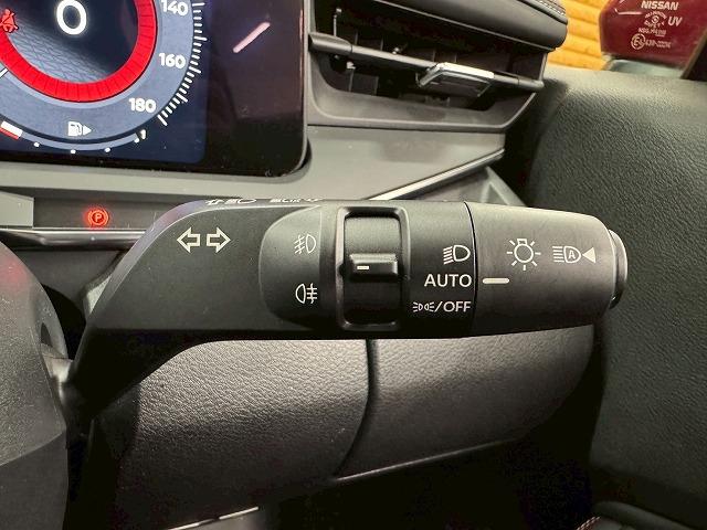 オーラ ニスモ　レカロシート／コネクトナビ／プロパイロット／ワイヤレス充電／コーナーセンサー／ブラインドスポットモニター／スマートキー／プッシュスタート／ＡｐｐｌｅＣａｒＰｌａｙ／パーキングアシスト／オートホールド（52枚目）