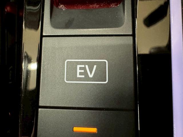 オーラ ニスモ　レカロシート／コネクトナビ／プロパイロット／ワイヤレス充電／コーナーセンサー／ブラインドスポットモニター／スマートキー／プッシュスタート／ＡｐｐｌｅＣａｒＰｌａｙ／パーキングアシスト／オートホールド（71枚目）