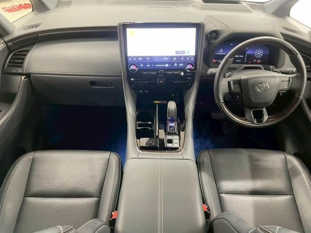 ヴェルファイアハイブリッド Ｚ　プレミア　１３．２型モニタ／ユニバーサルステップ／ムーンルーフ／トヨタチームメイト／ワイヤレス充電／１４インチディスプレイオーディオ／１９インチアルミホイール／全周囲カメラ／ベンチレーション／ブラインドスポット（3枚目）