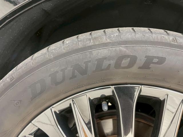 ヴェルファイアハイブリッド Ｚ　プレミア　１３．２型モニタ／ユニバーサルステップ／ムーンルーフ／トヨタチームメイト／ワイヤレス充電／１４インチディスプレイオーディオ／１９インチアルミホイール／全周囲カメラ／ベンチレーション／ブラインドスポット（21枚目）