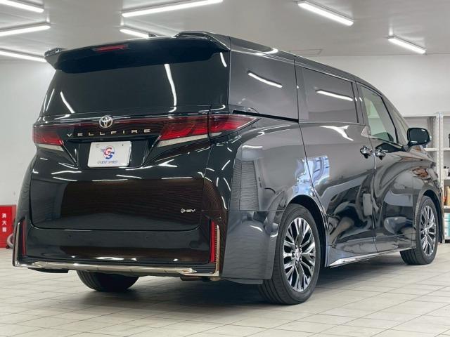 ヴェルファイアハイブリッド Ｚ　プレミア　１３．２型モニタ／ユニバーサルステップ／ムーンルーフ／トヨタチームメイト／ワイヤレス充電／１４インチディスプレイオーディオ／１９インチアルミホイール／全周囲カメラ／ベンチレーション／ブラインドスポット（29枚目）