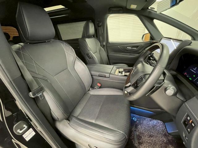 ヴェルファイアハイブリッド Ｚ　プレミア　１３．２型モニタ／ユニバーサルステップ／ムーンルーフ／トヨタチームメイト／ワイヤレス充電／１４インチディスプレイオーディオ／１９インチアルミホイール／全周囲カメラ／ベンチレーション／ブラインドスポット（36枚目）